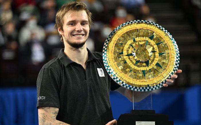 而迎来一个 而迎来一个